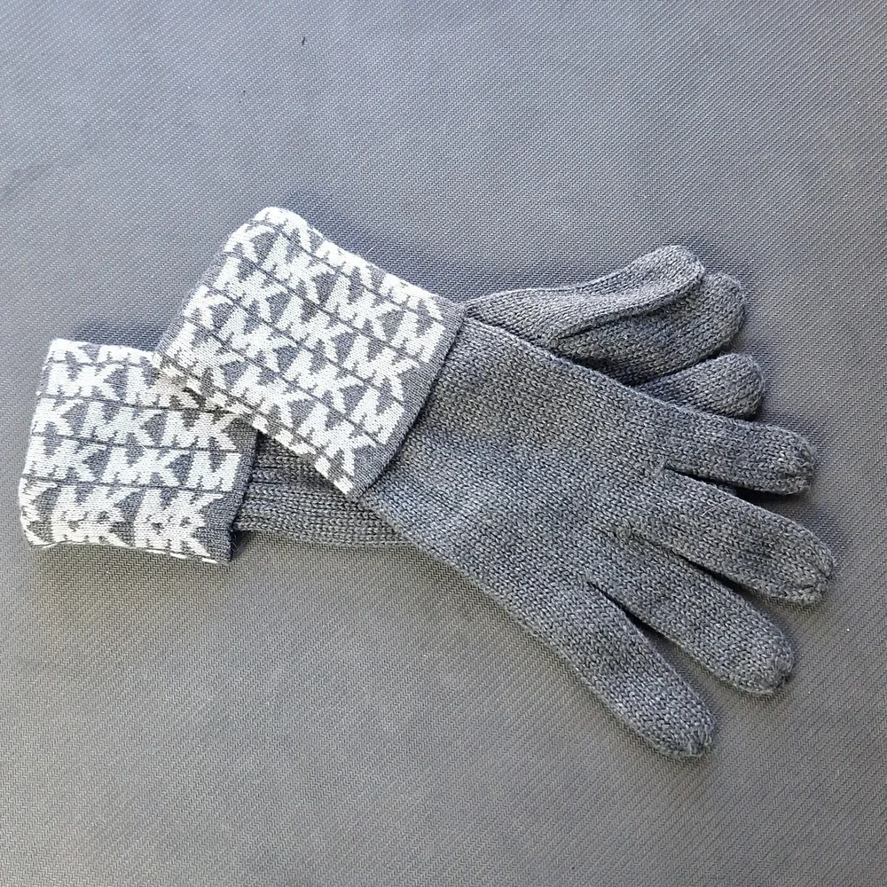 Michael Kors Knit Gloves Gray Logo Print Cuff
